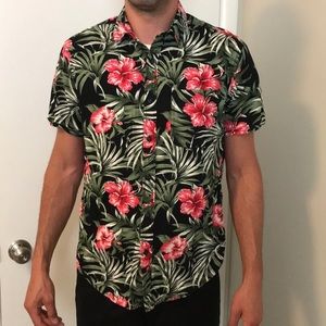 FOREVER21 Men’s Hawaiian Floral Palm Print Short Sleeve Button Down Shirt